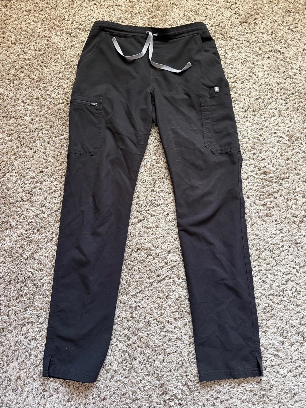 Figs Women’s Black Cargo Scrub Pants- small Tall